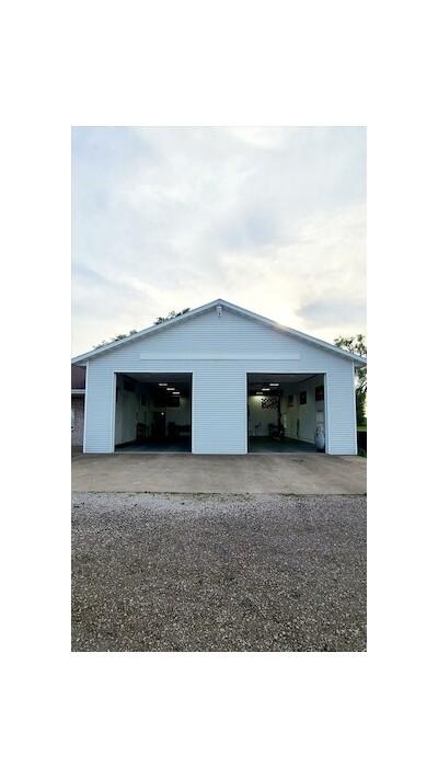 Deane's Garage, New Athens, Illinois