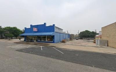 H & H Auto & Tractor Supply, Schulenburg, Texas