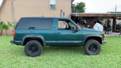 J & R Auto Parts & Sales03