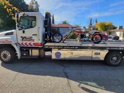 The Flag Towing, Colton, California