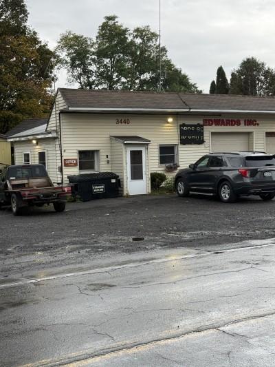 Edwards Body Shop, Chadwicks, New York