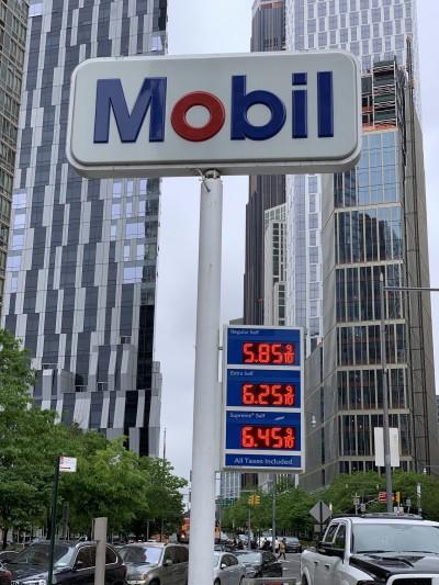 Mobil, Brooklyn, New York