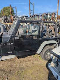 J & W Auto Wreckers01