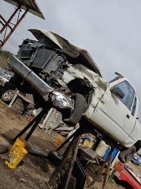 Best Auto & Truck Salvage010