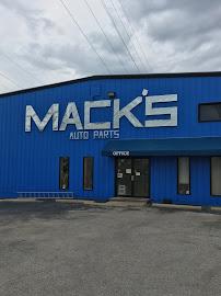 Mack's Auto Parts012