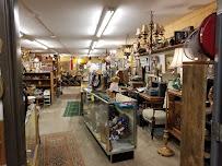 Larry's Antiques012