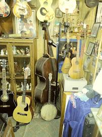 Guitar Junkyard016