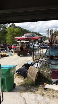 Robert Hall's Auto Salvage02