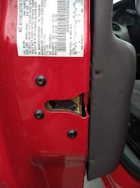 Hele's Used Auto Parts03