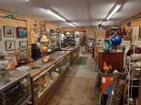 Larry's Antiques06