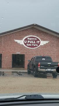 Barry's U Pull It Auto Parts010