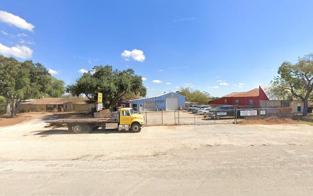 B & B Auto Worx, Hallettsville, Texas