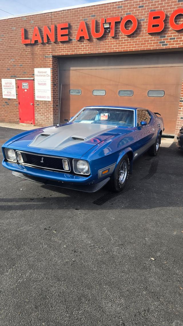 Lane Auto Body in Glenolden,PA