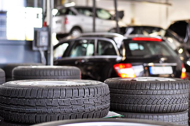 Discount Tire & Service, Inc., St Charles, Illinois