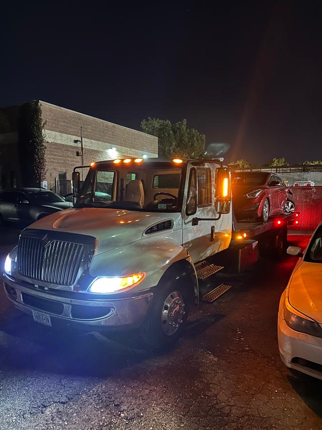 AM Collision & Towing Inc., Bohemia, New York