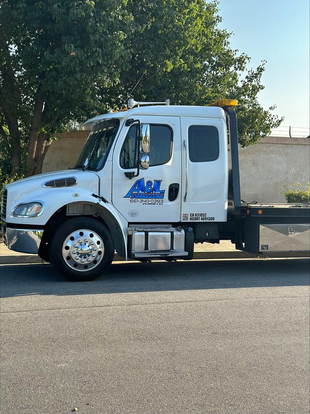 Alec & Lonnie Towing, Bakersfield, California