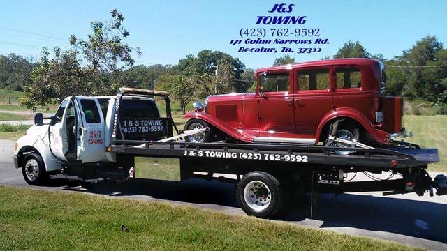 J & S Towing