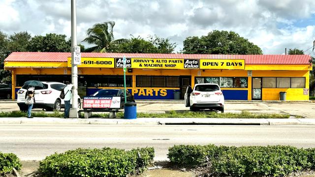 Johnny's Auto Parts, Miami, Florida