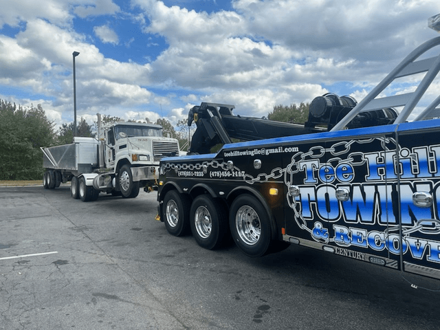 TEE HILL TOWING