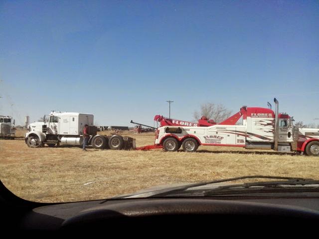 Flores Towing Services LLC & Flores Sevices LLC