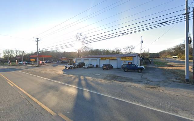 Dean's Automotive Center, Goodlettsville, Tennessee