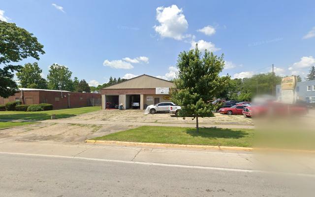 Bob's Auto Services & Towing, Momence, Illinois