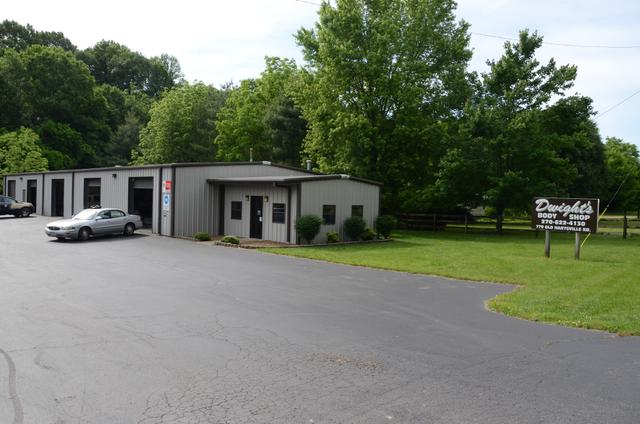 Dwight's Body Shop, Scottsville, Kentucky