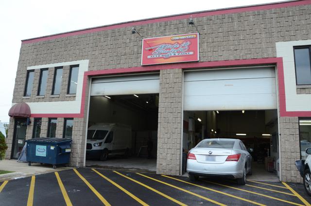 Make It Straight Auto Body & Paint Inc., Park Forest, Illinois