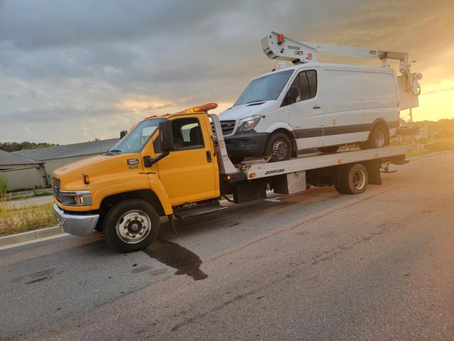 Chavez Towing and Roadside Service
