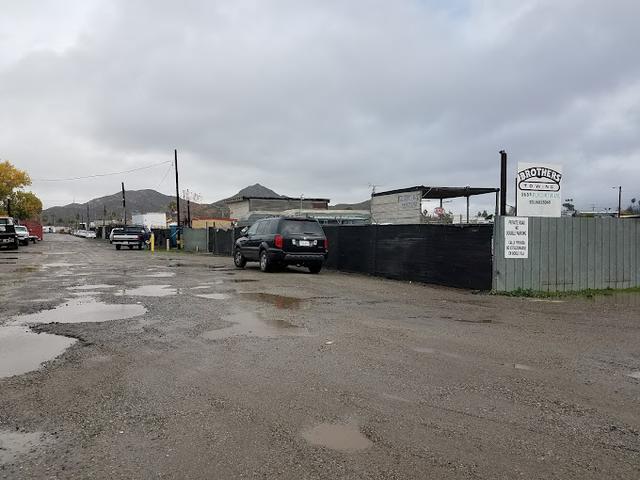 Brothers Towing of Riverside, Riverside Grove, California