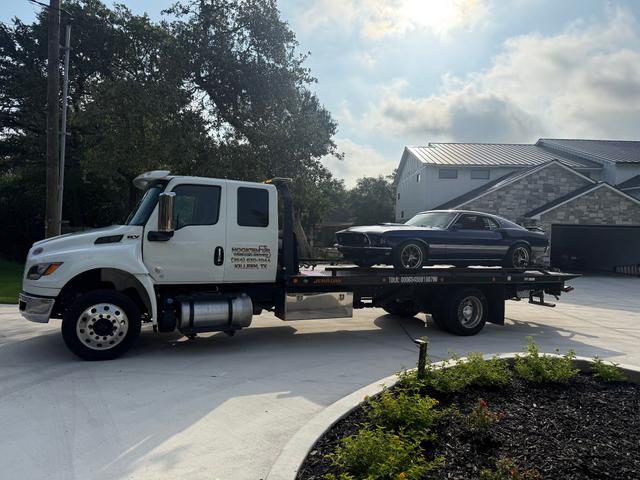 Hook 'Em Up Wrecker Service Inc., Killeen, Texas