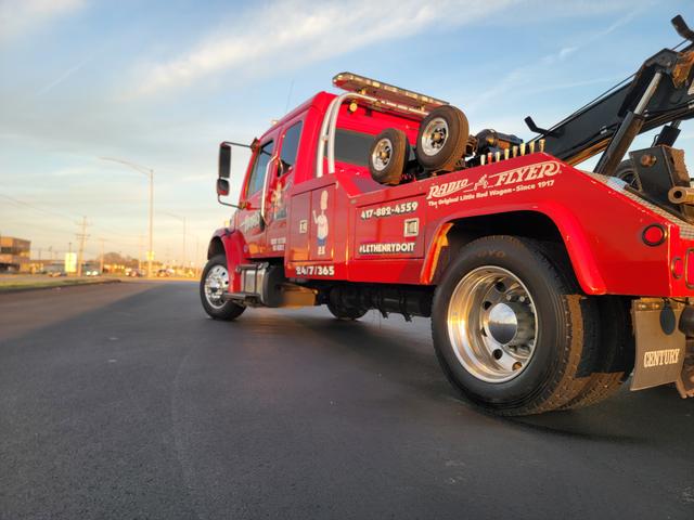 Henry's Towing Service LLC, Springfield, Missouri