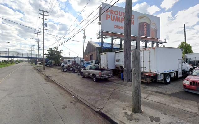 JR's Trucks and Parts, Cleveland, Ohio