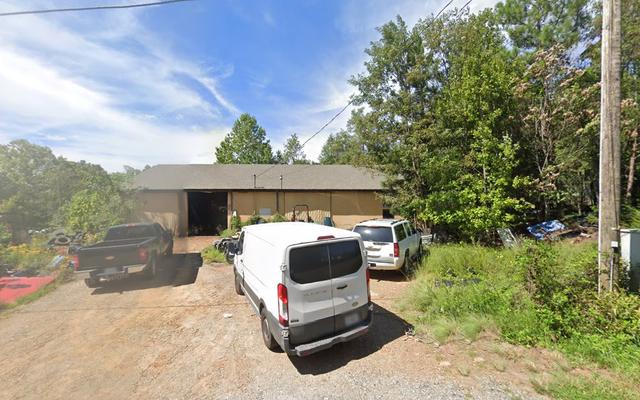 Ward's Garage & Salvage Yard
