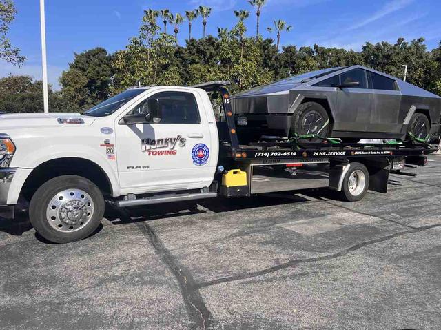 Henry's Towing Service, Santa Ana, California