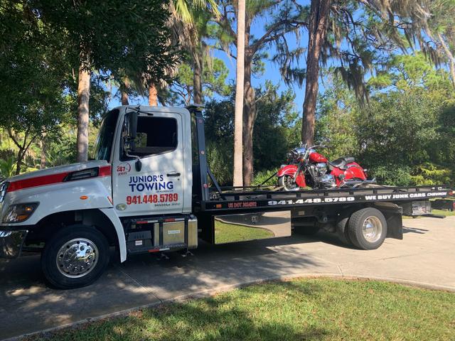 Junior's Towing & General Mechanic, Bradenton, Florida
