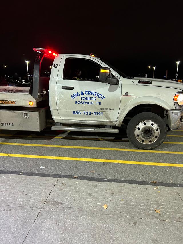 696 Gratiot Towing, Roseville, Michigan
