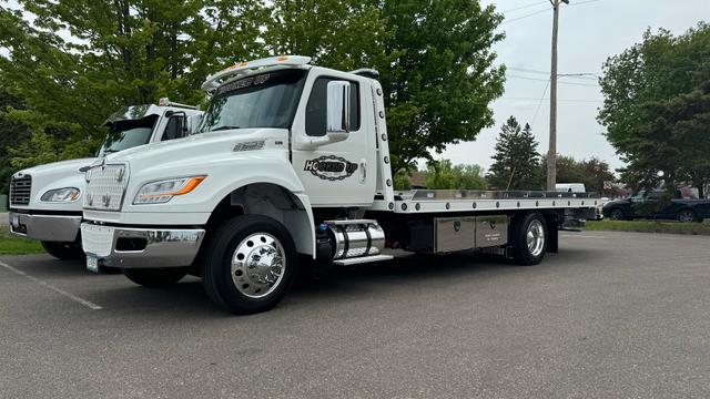 HOOKED UP TOWING & RECOVERY