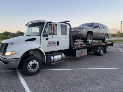 Lee's Towing
