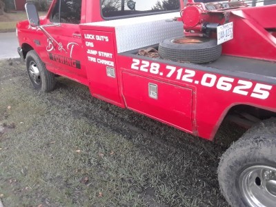 B&T TOWING