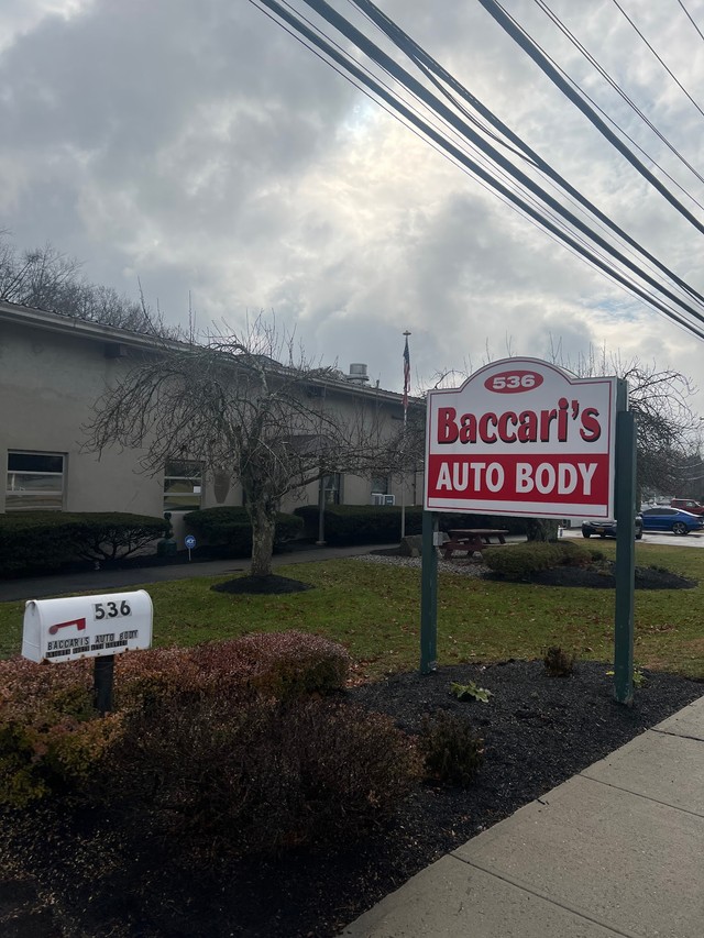 Baccari's Auto Body