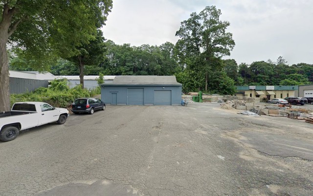 R J's Auto Sales & Services Station