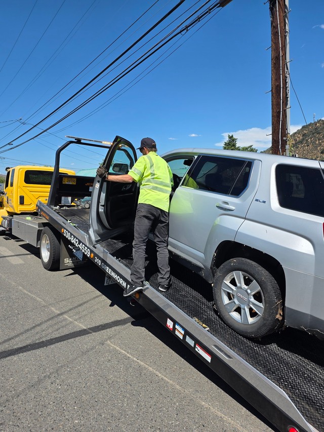 Bruce's Towing Siskiyou