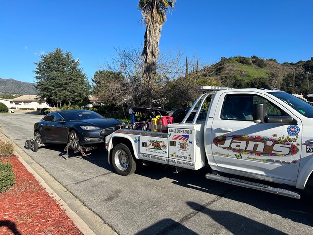Jan’s Towing