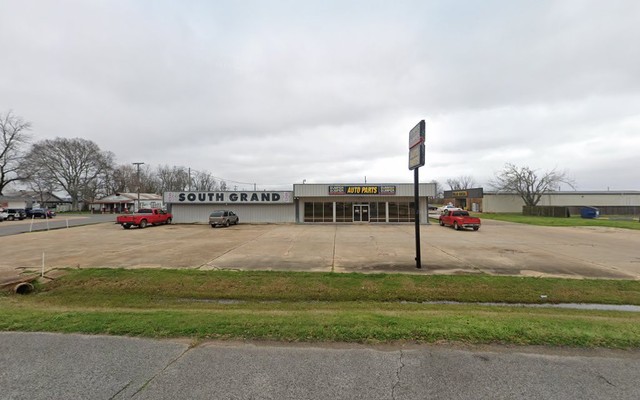 South Grand Farm, Auto & Tires