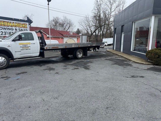 Hernandez Towing & Sales LLC