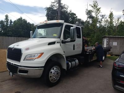 Hook'em Up Towing and Recovery Services LLC