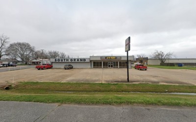 South Grand Farm, Auto & Tires