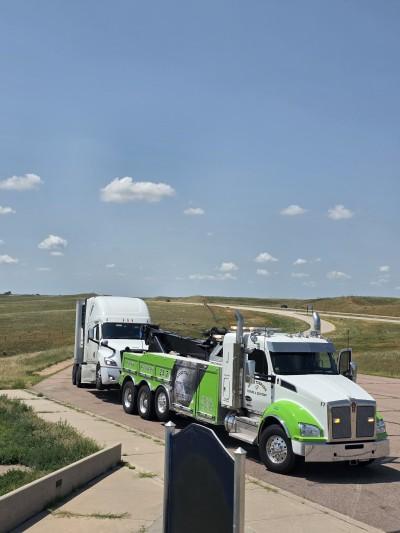 Little tornado towing and recovery Kimball