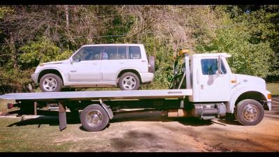 Little Ts Towing and Auto Recycling